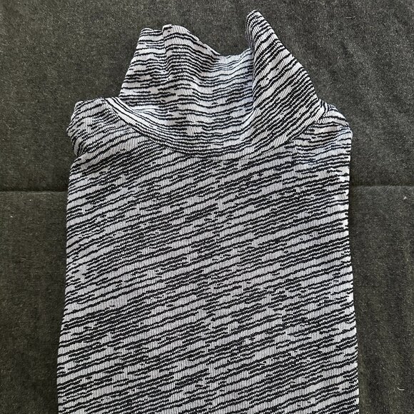 Athleta Flurry Blizzard Seamless Turtleneck-Wren Black- Size S - Picture 6 of 6